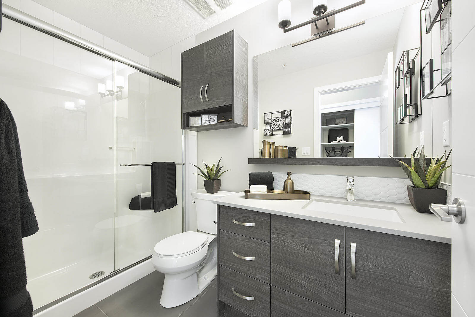 Calligraphy - Master Ensuite 