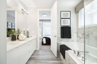 Reflection Ensuite 1